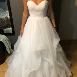 Size 8 NWT wedding dress with belt and hoop